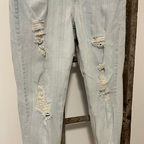 Wild Fable Distressed Light Blue Denim Highest Rise Mom Jeans - Picture 4 of 7